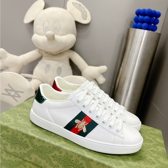 Gucci White Sneakers with Green and Red Stripes - Picture 3 of 6
